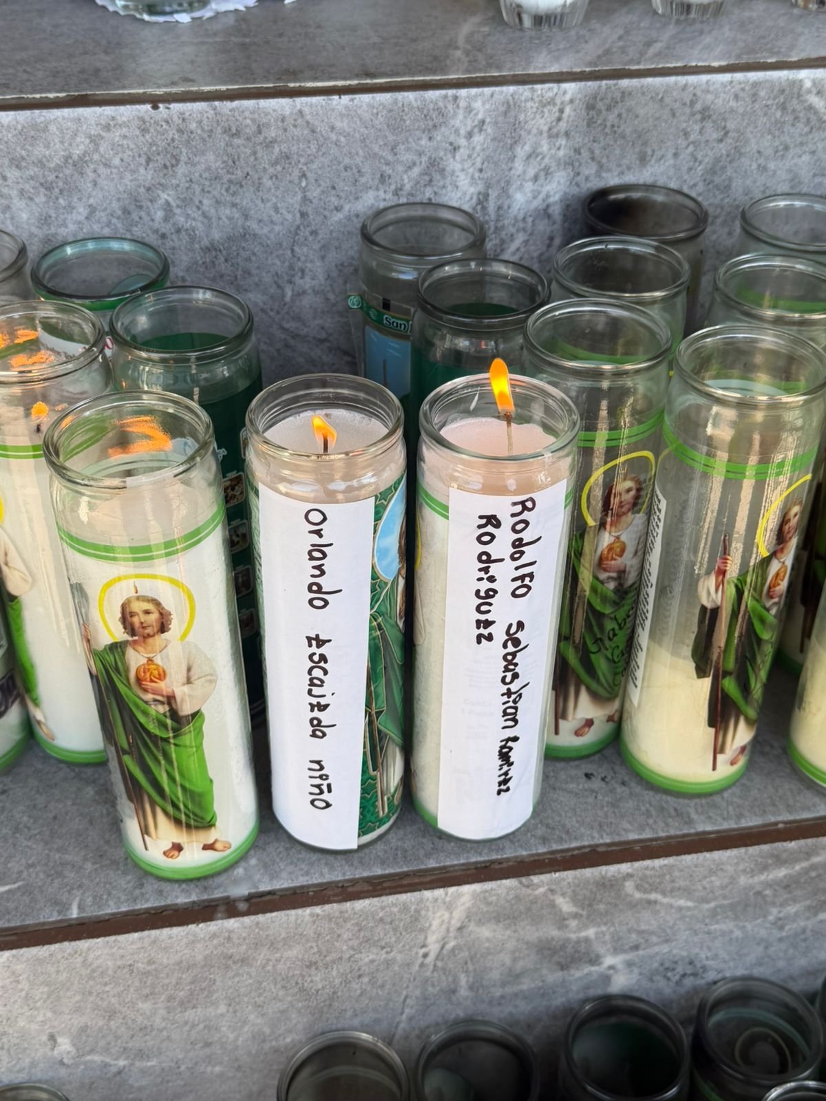 Veladoras con nombre e intención